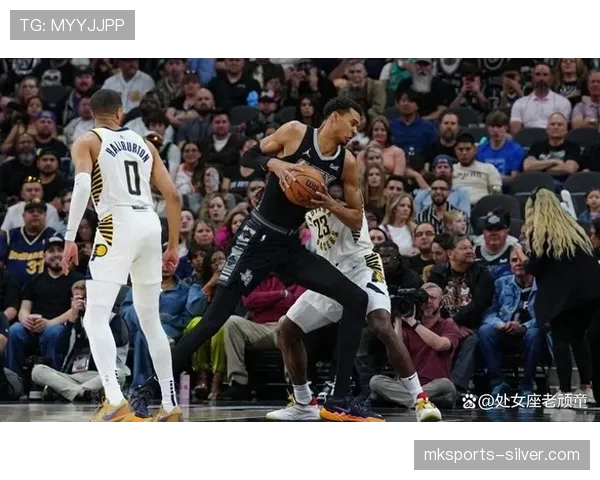 保罗·乔治挡拆拉开防守空间提升球队三分命中率